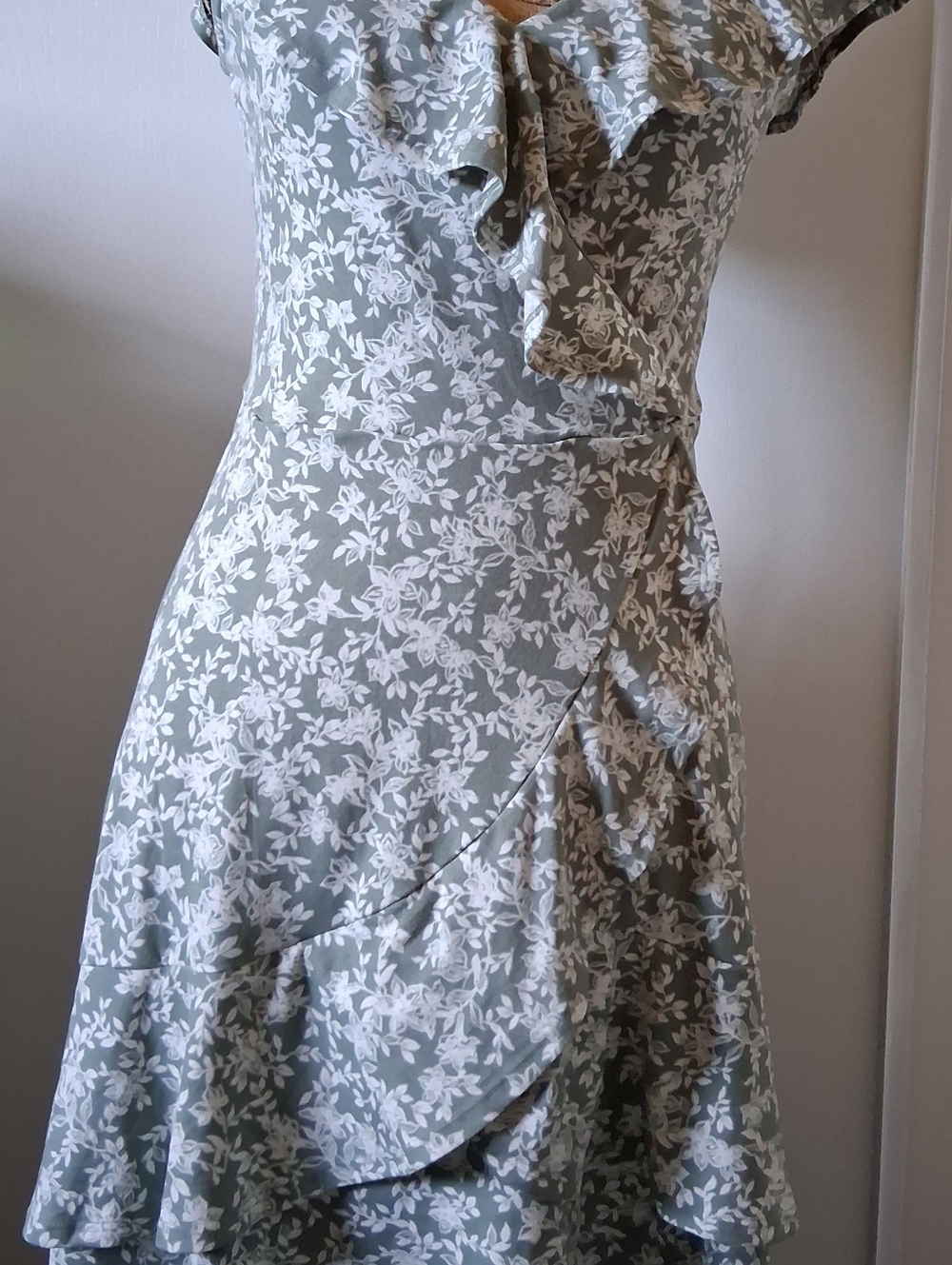the general good midi dress faux wrap-around cream floral on sage green - Picture 2 of 9
